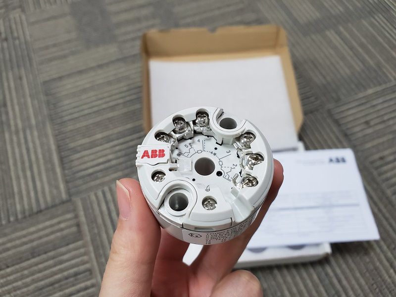 ABB TTH200-Y0-H-BS-C6-EP-GHE-H1-D3-SF-M5  Head-mount temperature transmitter.